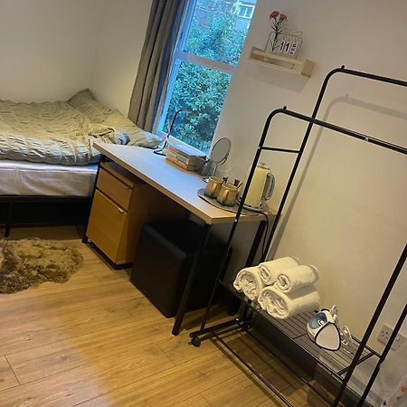 Quiet Cosy Room4 In Kings Cross 런던 외부 사진
